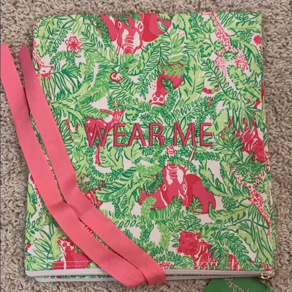 Lilly Pulitzer wash and wear bag